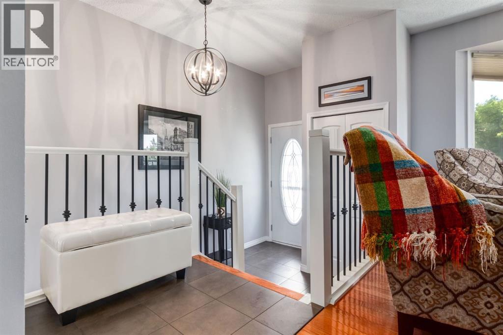Single Family House 4 Level for Sale in  Doverview Drive SE Dover Calgary 