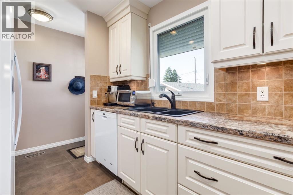 Single Family House 4 Level for Sale in  Doverview Drive SE Dover Calgary 
