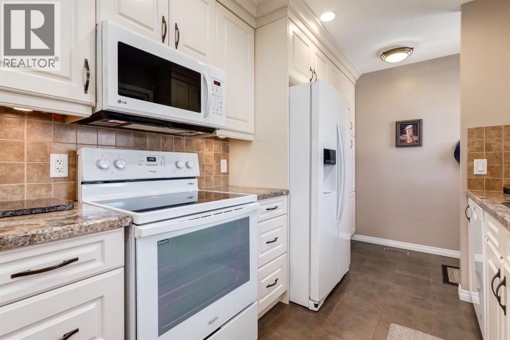 Single Family House 4 Level for Sale in  Doverview Drive SE Dover Calgary 