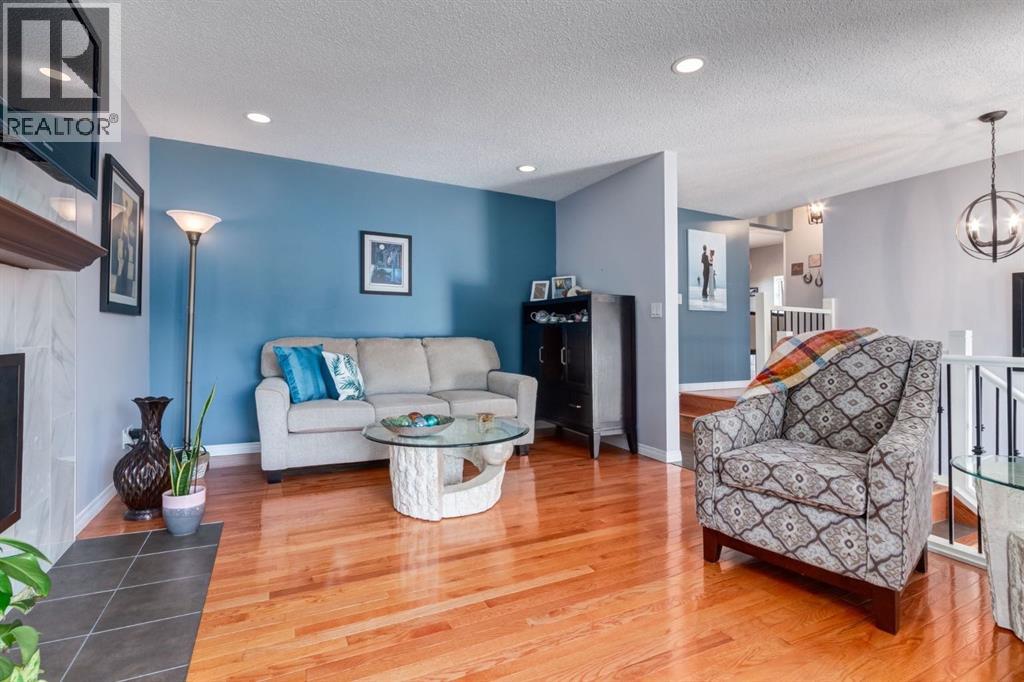 Single Family House 4 Level for Sale in  Doverview Drive SE Dover Calgary 