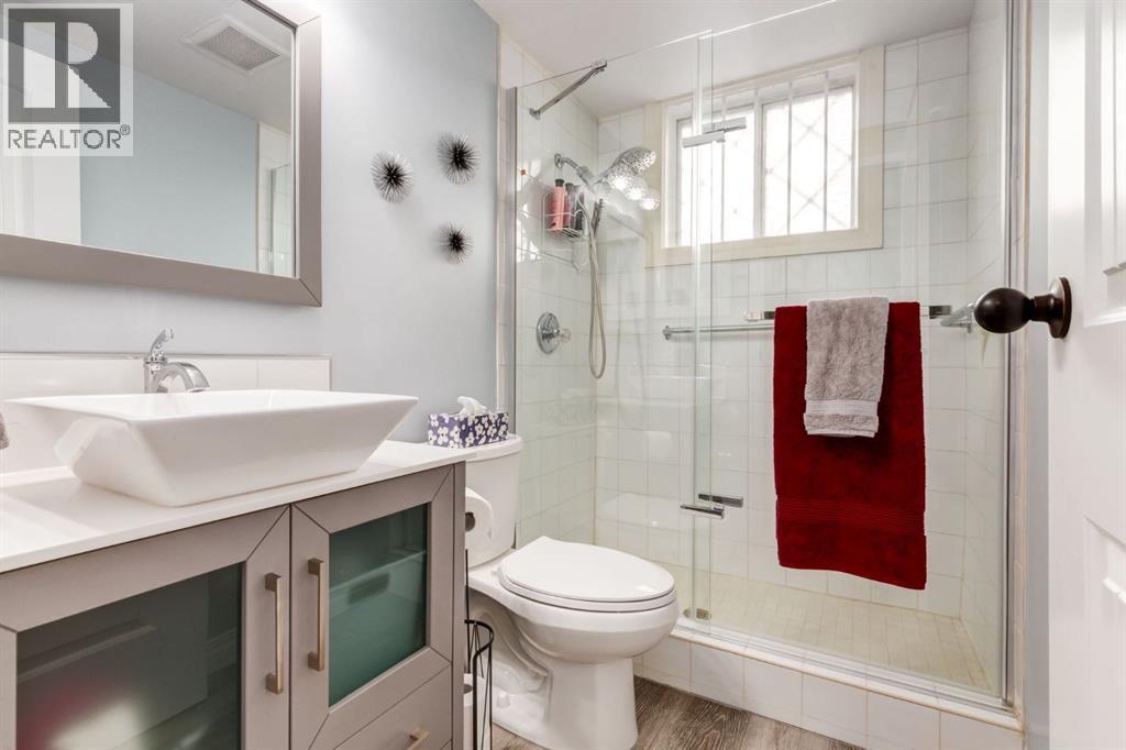 Single Family House 4 Level for Sale in  Doverview Drive SE Dover Calgary 