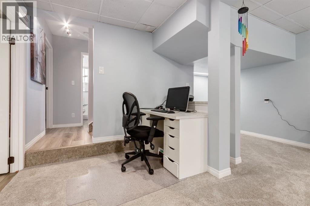 Single Family House 4 Level for Sale in  Doverview Drive SE Dover Calgary 