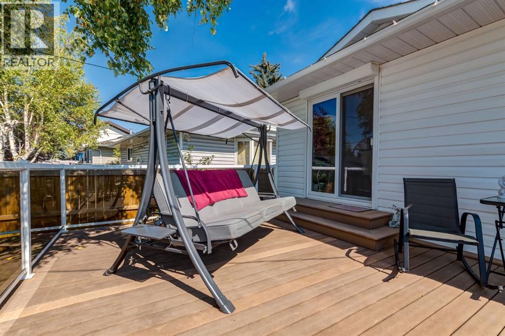 Single Family House 4 Level for Sale in  Doverview Drive SE Dover Calgary 