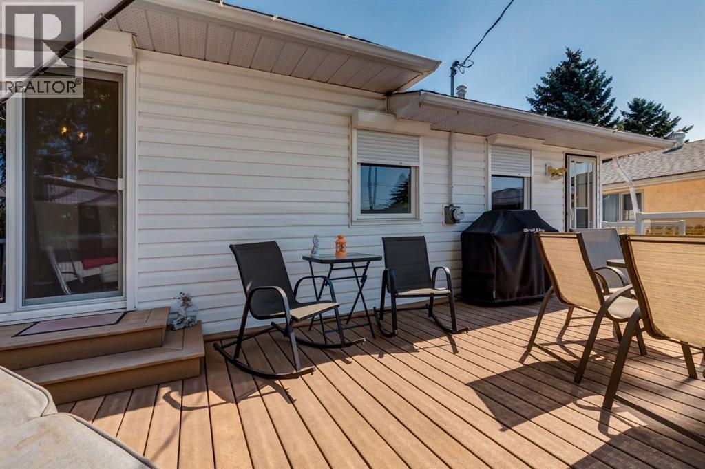 Single Family House 4 Level for Sale in  Doverview Drive SE Dover Calgary 