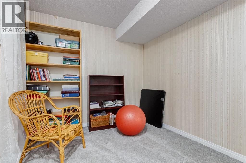 Single Family House 4 Level for Sale in  Doverview Drive SE Dover Calgary 