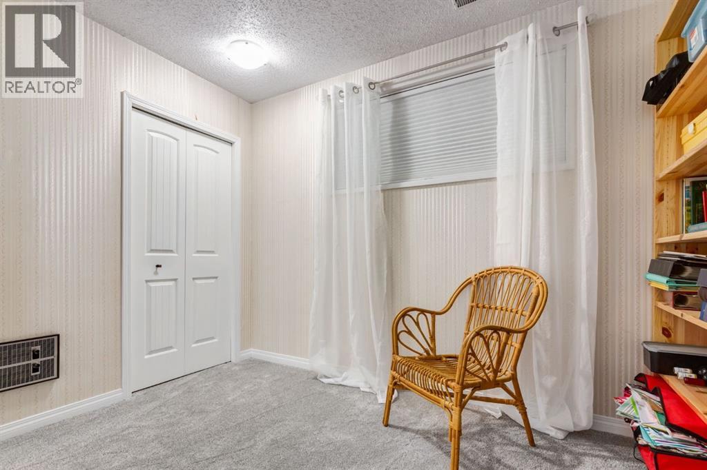 Single Family House 4 Level for Sale in  Doverview Drive SE Dover Calgary 