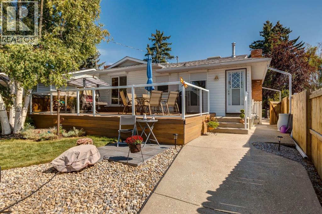 Single Family House 4 Level for Sale in  Doverview Drive SE Dover Calgary 