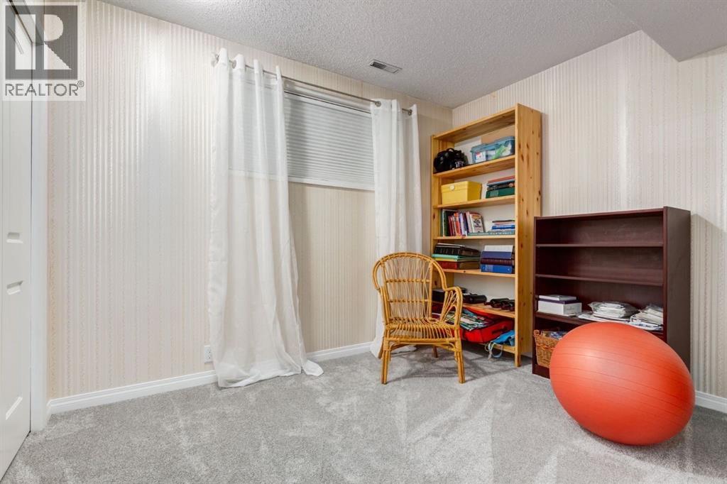Single Family House 4 Level for Sale in  Doverview Drive SE Dover Calgary 