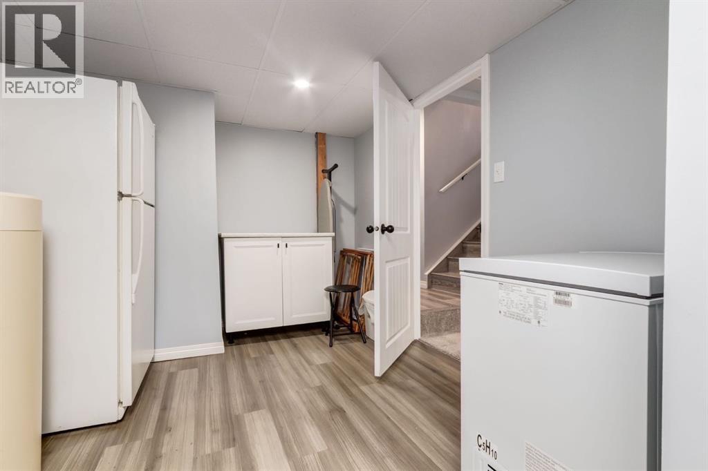 Single Family House 4 Level for Sale in  Doverview Drive SE Dover Calgary 