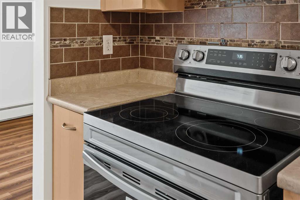 Photo 10 of 3302 80 Glamis Drive Sw, Calgary AB