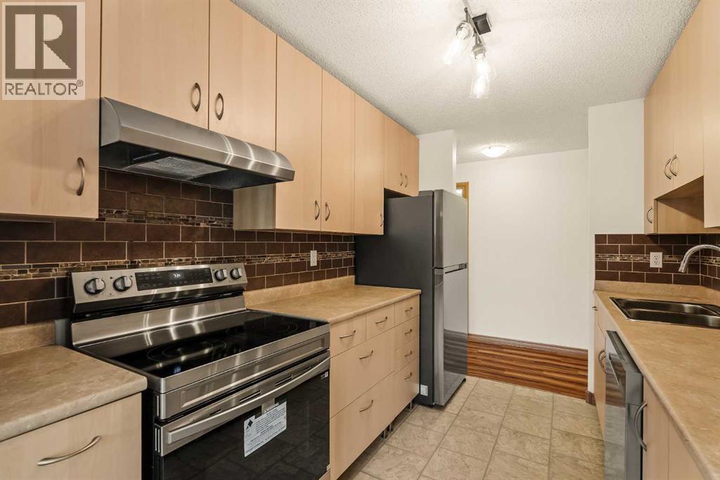 Photo 9 of 3302 80 Glamis Drive Sw, Calgary AB