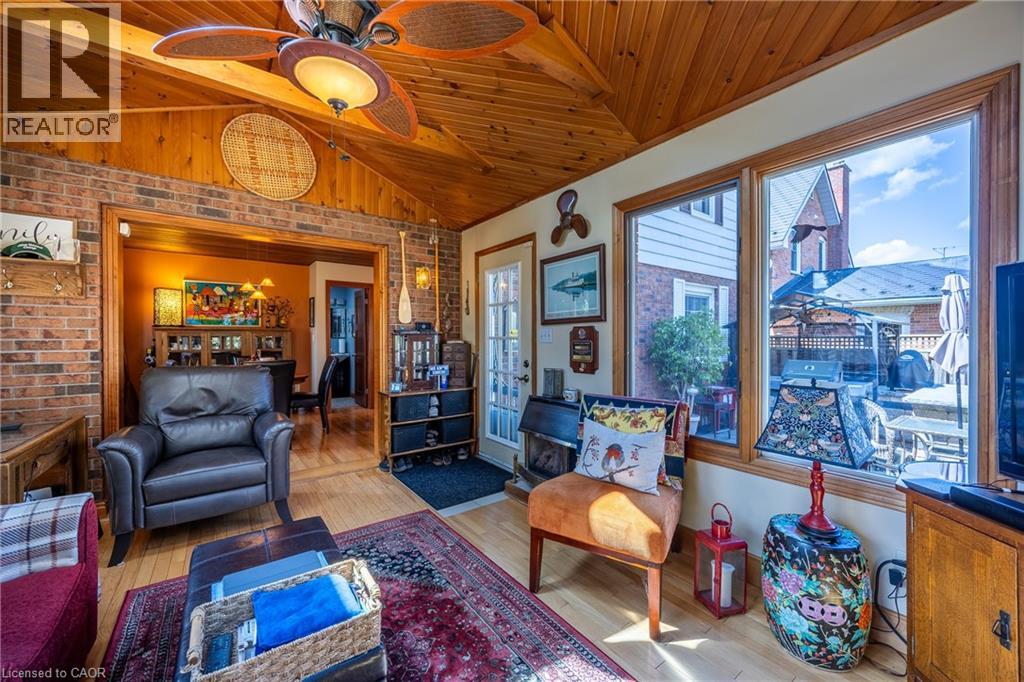 Photo 15 of 143 St James Street S, Waterford ON