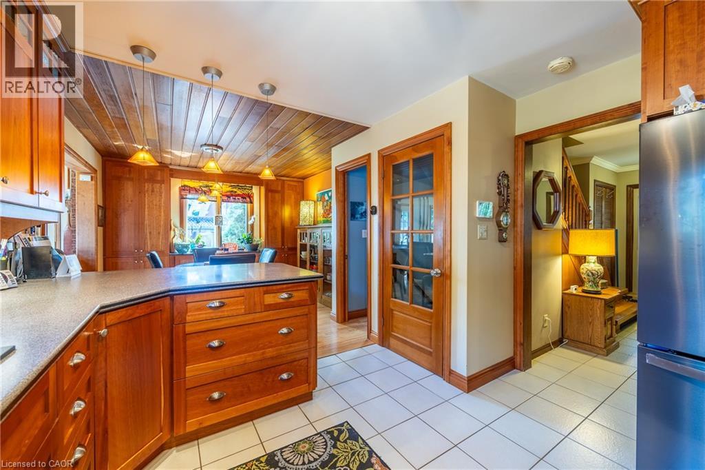 Photo 10 of 143 St James Street S, Waterford ON