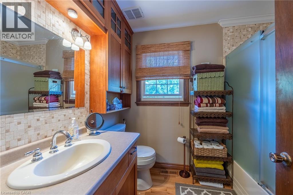 Photo 18 of 143 St James Street S, Waterford ON