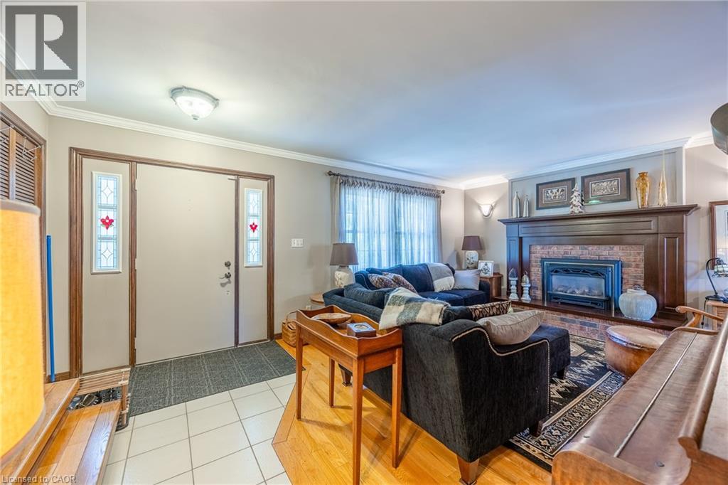 Photo 4 of 143 St James Street S, Waterford ON