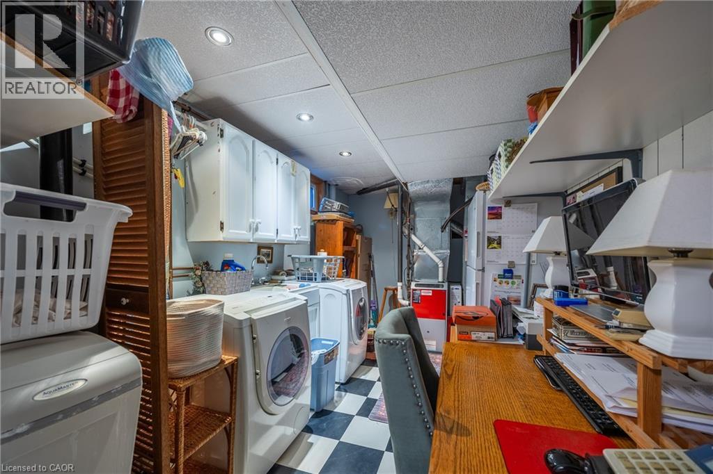 Photo 26 of 143 St James Street S, Waterford ON
