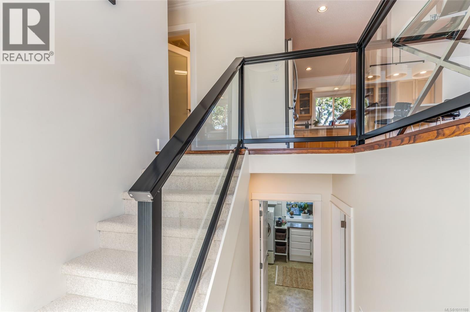 Photo 5 of 3153 Marion Way, Nanaimo BC