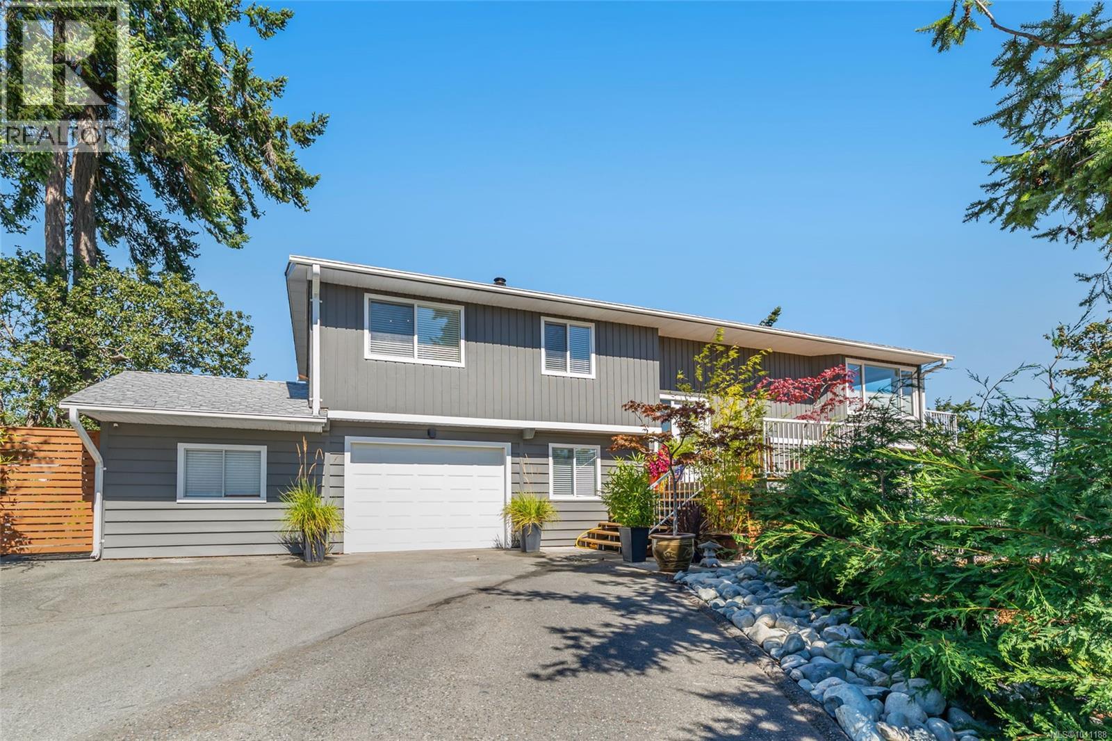 Photo 3 of 3153 Marion Way, Nanaimo BC