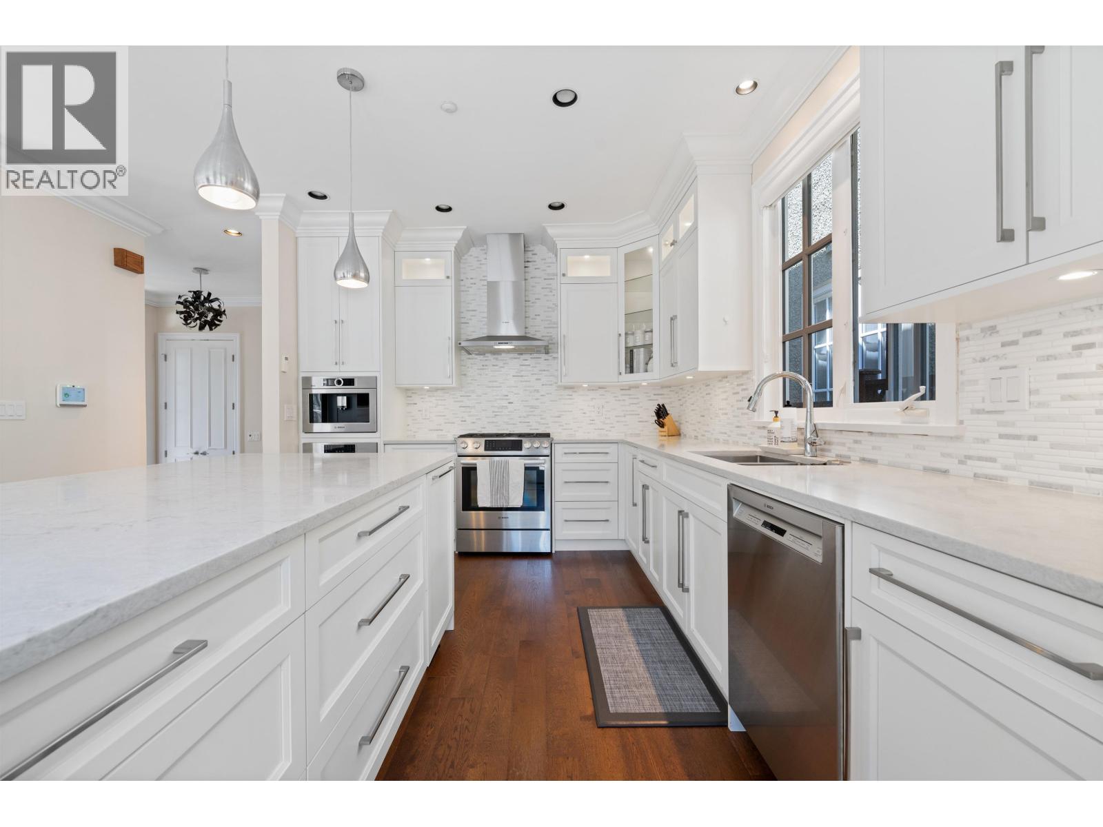 Photo 3 of 1739 W 52nd Avenue, Vancouver BC