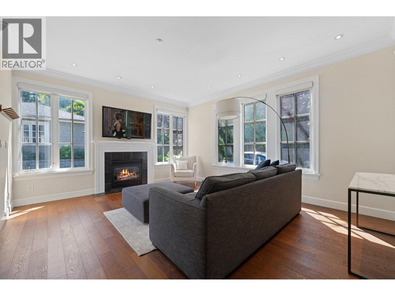 Photo 10 of 1739 W 52nd Avenue, Vancouver BC