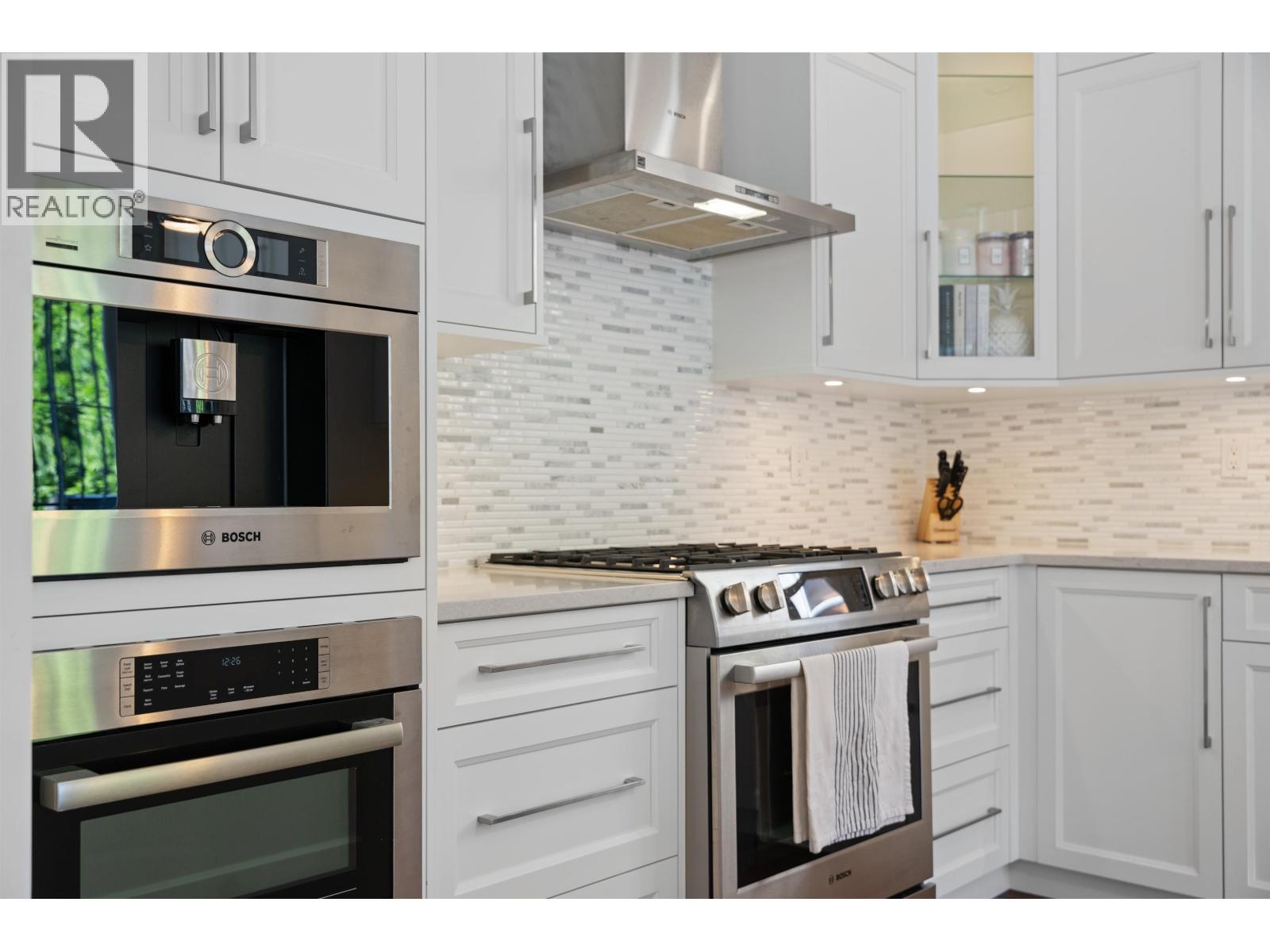 Photo 4 of 1739 W 52nd Avenue, Vancouver BC