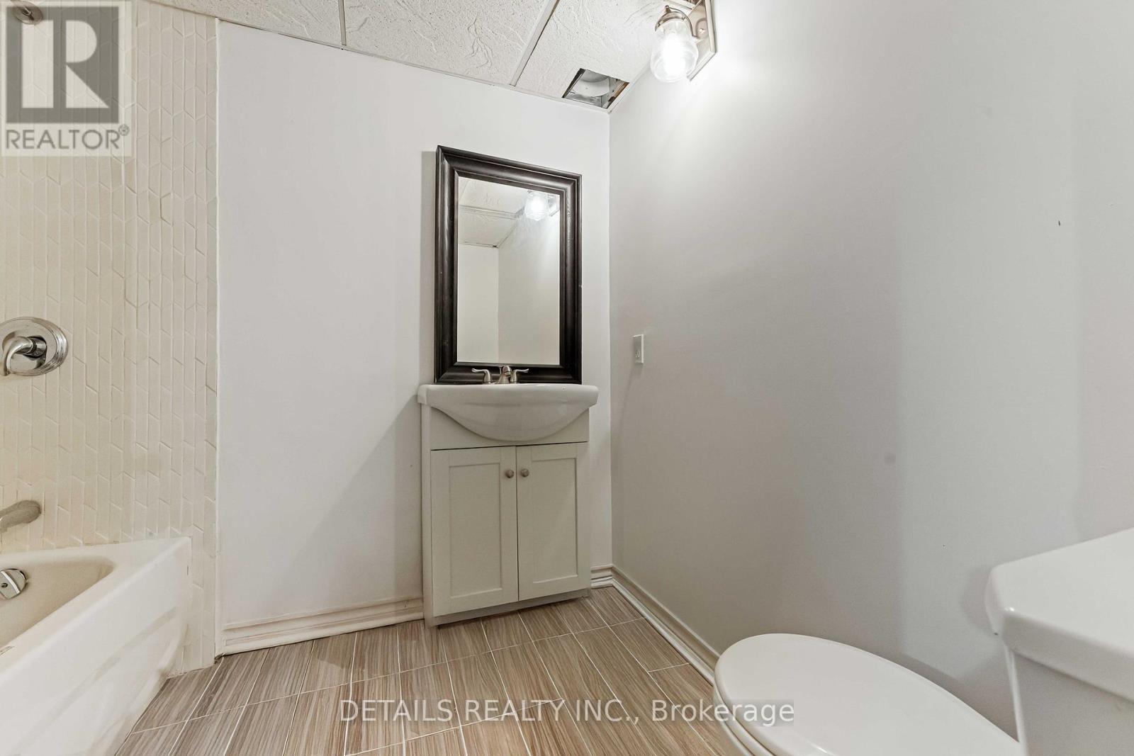 Photo 23 of 105 Rocky Hill Drive, Ottawa ON
