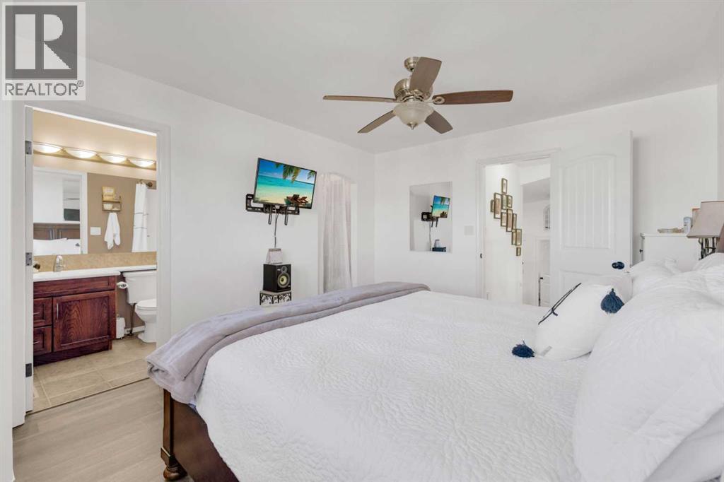 Photo 10 of 25 Lakeland Road, Sylvan Lake AB