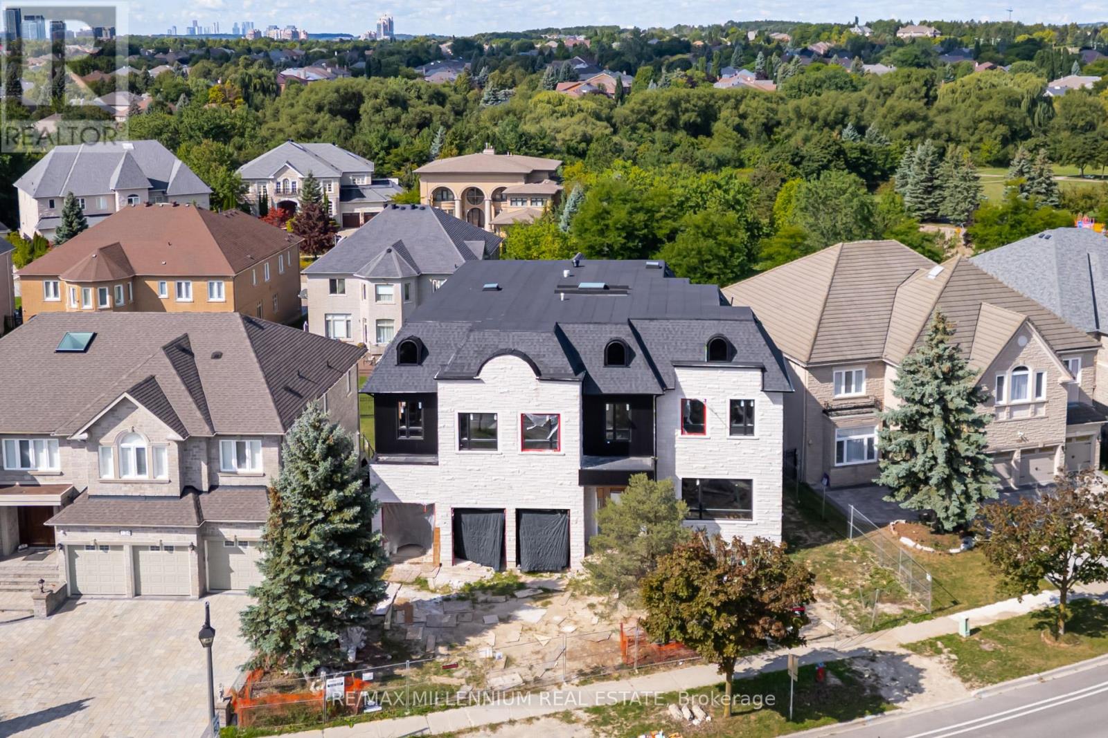 Photo 2 of 136 Boake Trail, Richmond Hill ON
