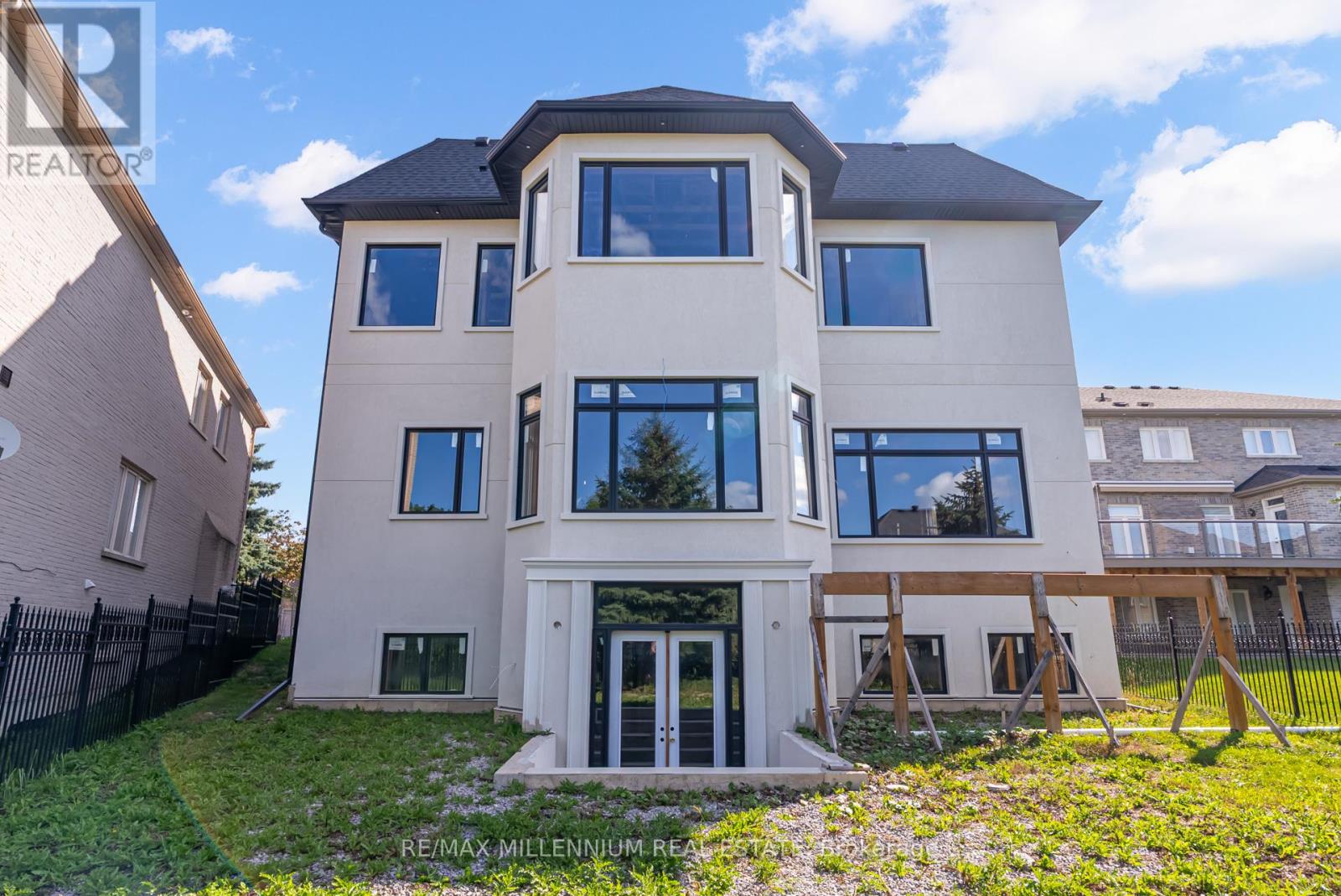 Photo 22 of 136 Boake Trail, Richmond Hill ON