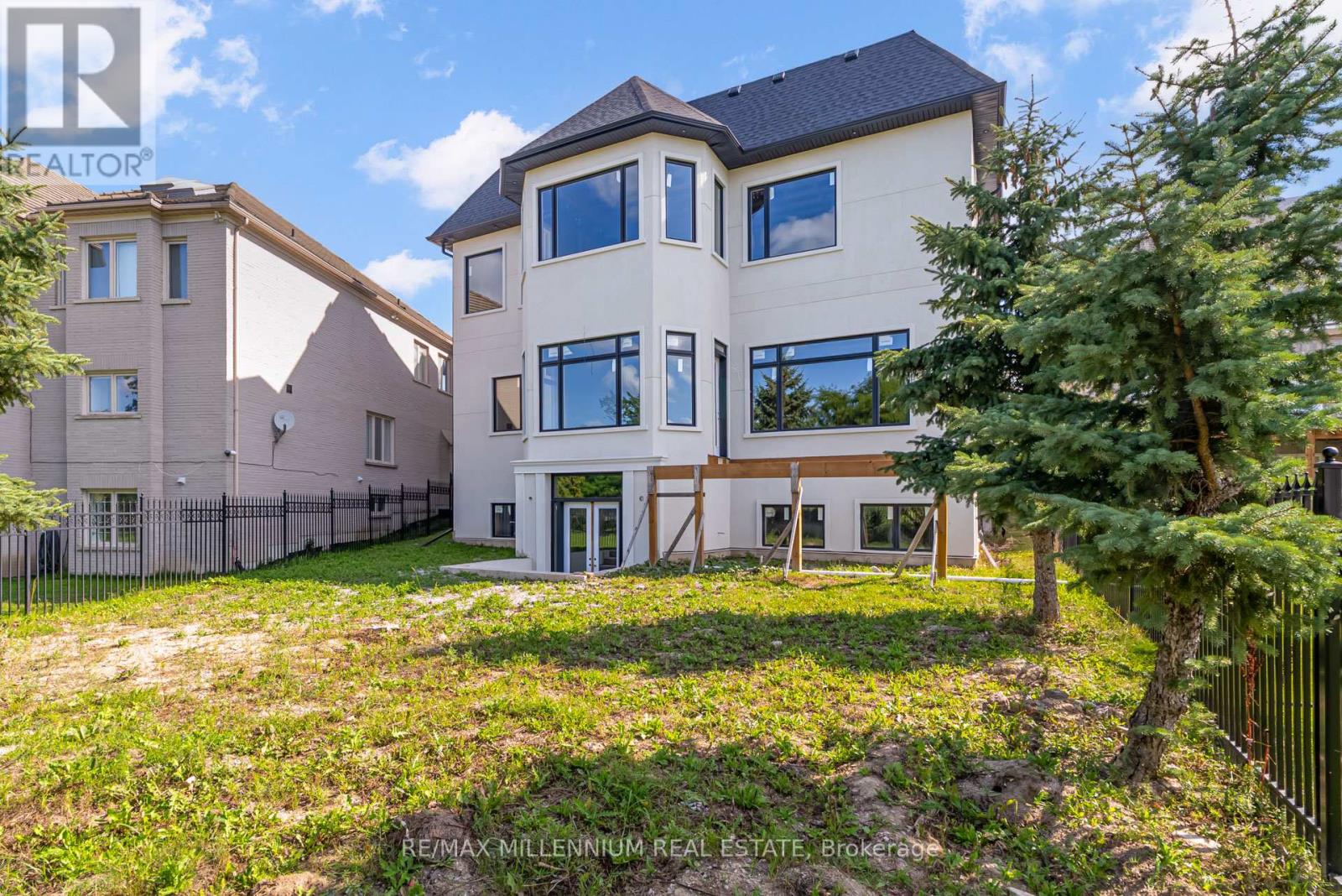 Photo 23 of 136 Boake Trail, Richmond Hill ON