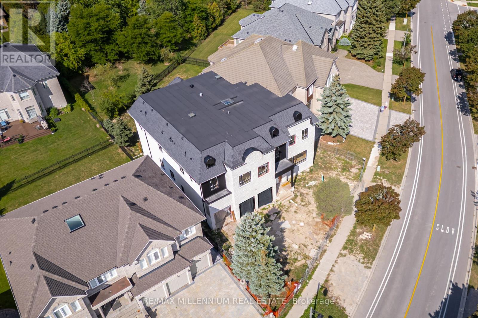 Photo 4 of 136 Boake Trail, Richmond Hill ON