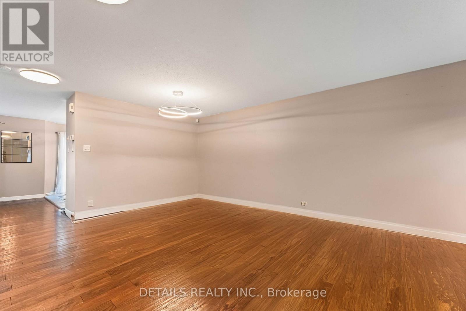 Photo 15 of 105 Rocky Hill Drive, Ottawa ON