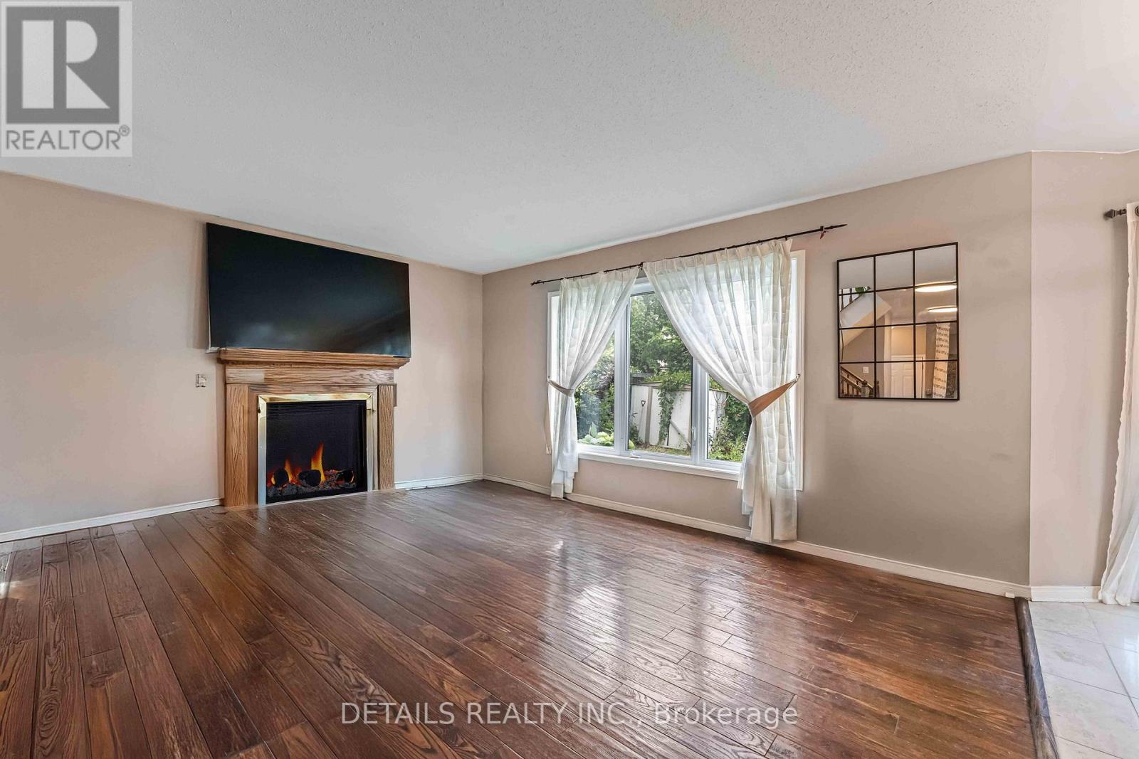 Photo 10 of 105 Rocky Hill Drive, Ottawa ON