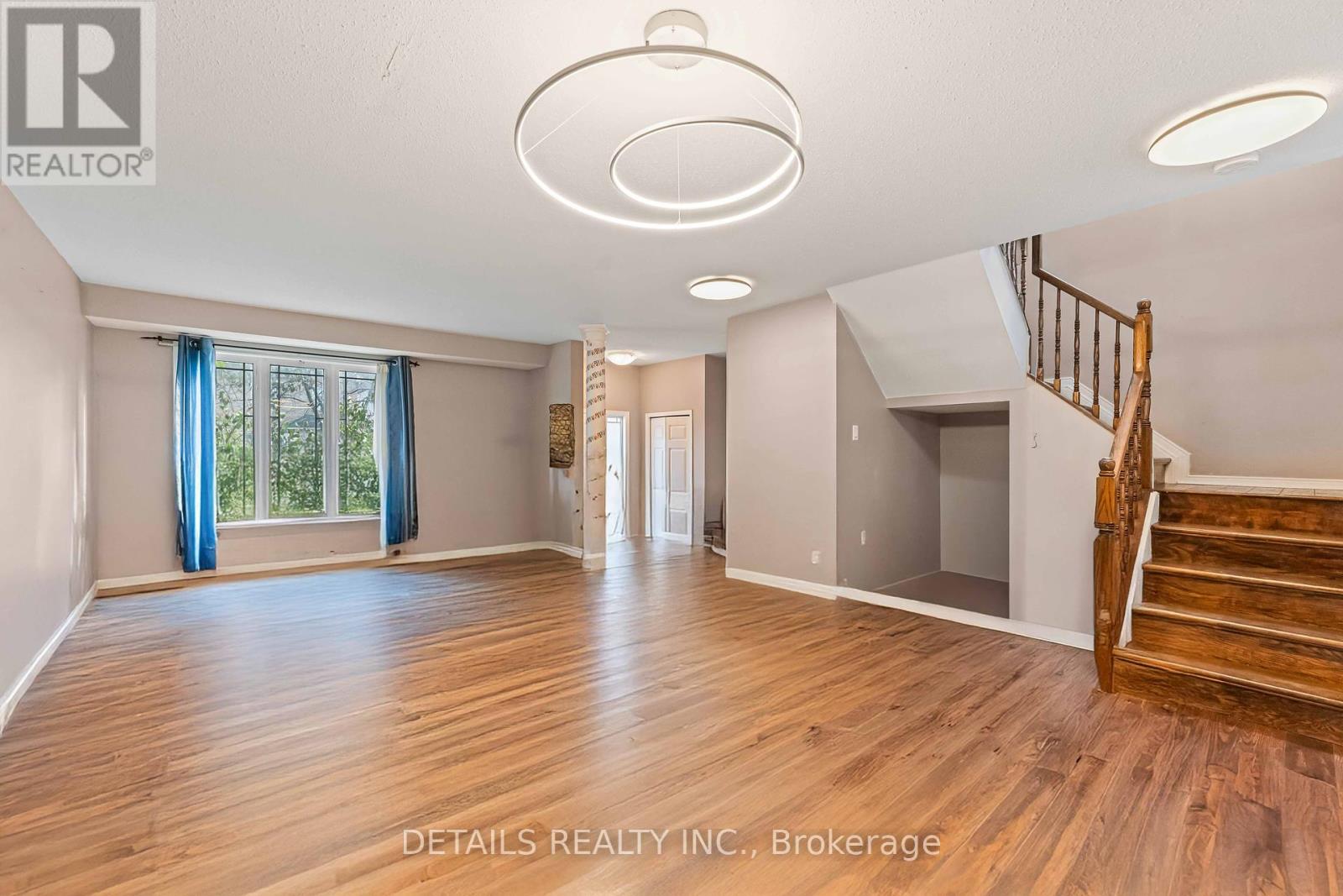 Photo 11 of 105 Rocky Hill Drive, Ottawa ON