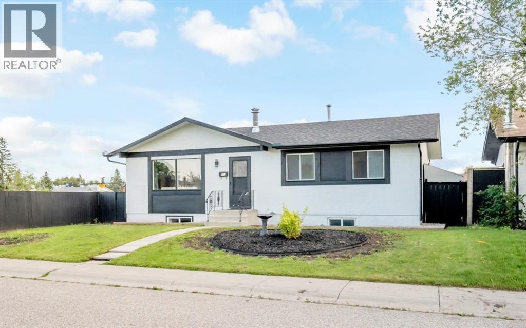 Photo 2 of 951 Maitland Way Ne, Calgary AB