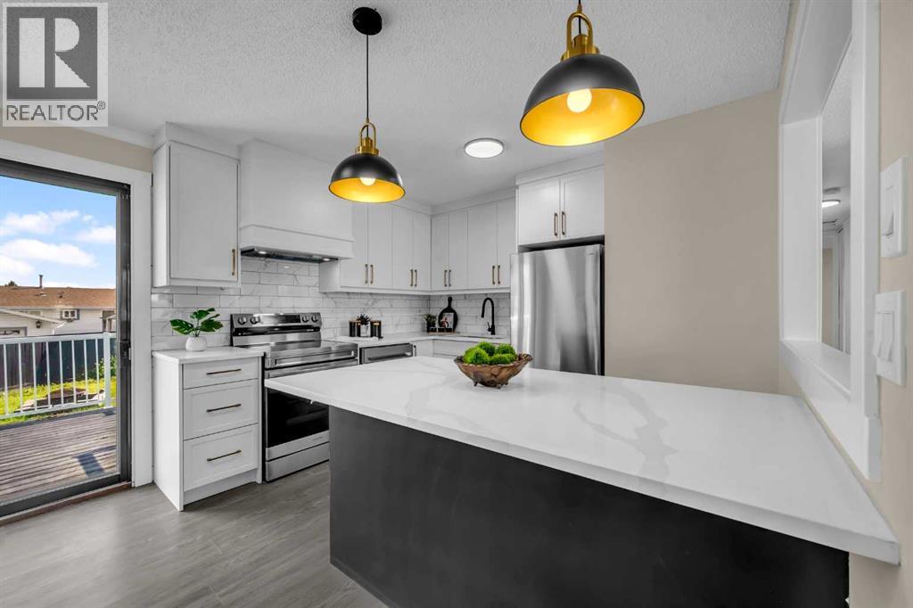 Photo 10 of 951 Maitland Way Ne, Calgary AB