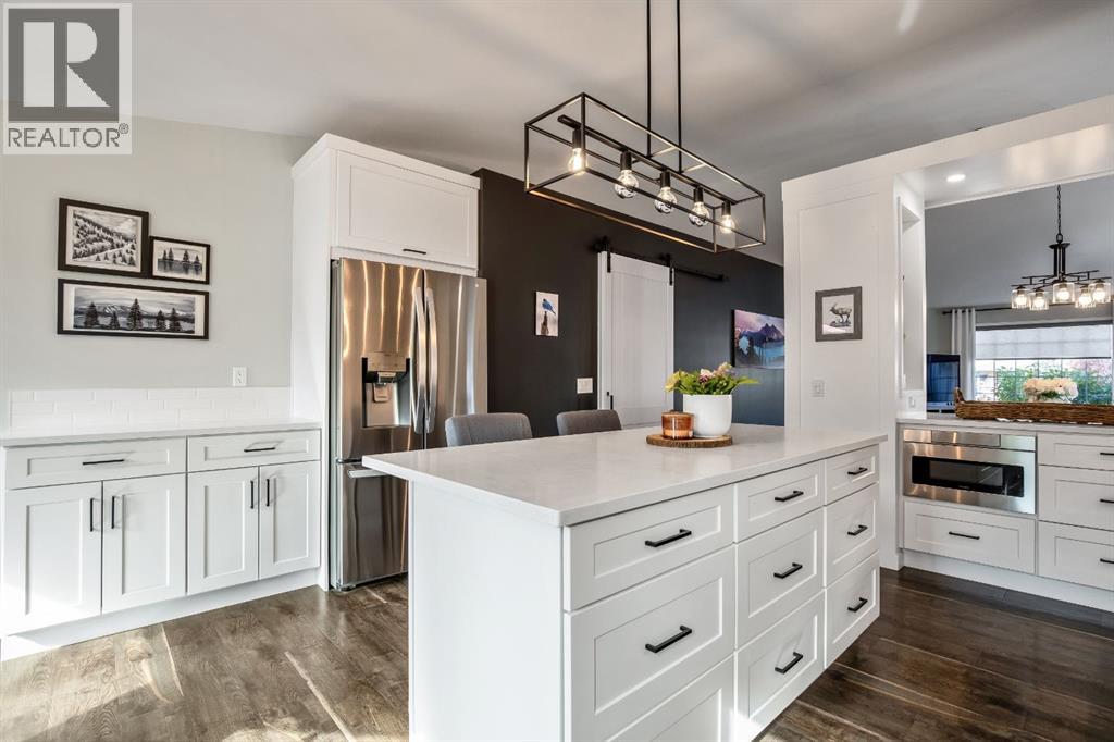 Photo 3 of 17 Bow Way, Cochrane AB