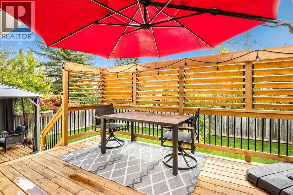 Photo 12 of 17 Bow Way, Cochrane AB