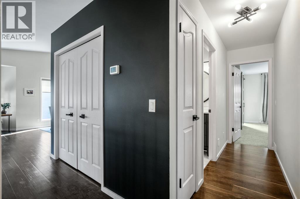 Photo 14 of 17 Bow Way, Cochrane AB