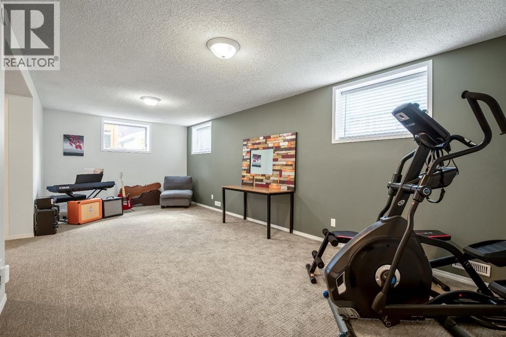 Photo 26 of 17 Bow Way, Cochrane AB