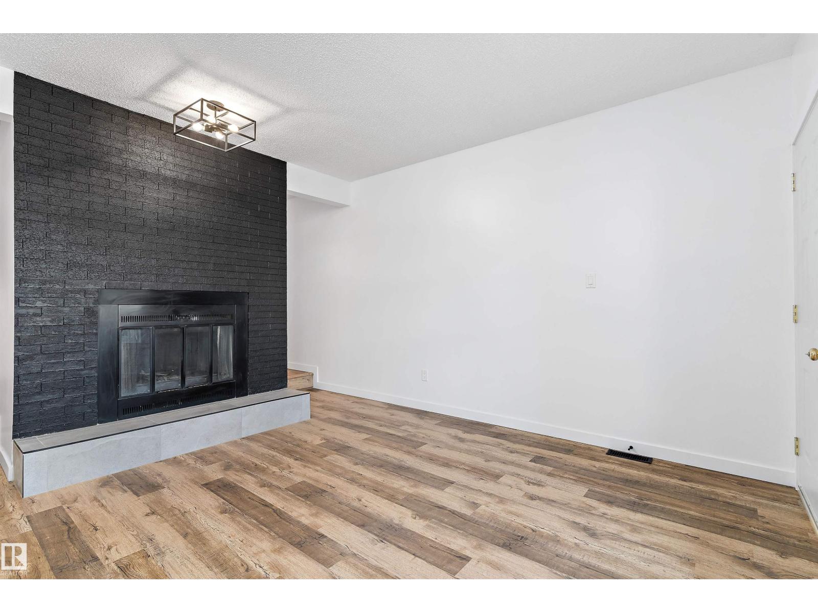 Photo 12 of 13 7604 29 Av Nw, Edmonton AB