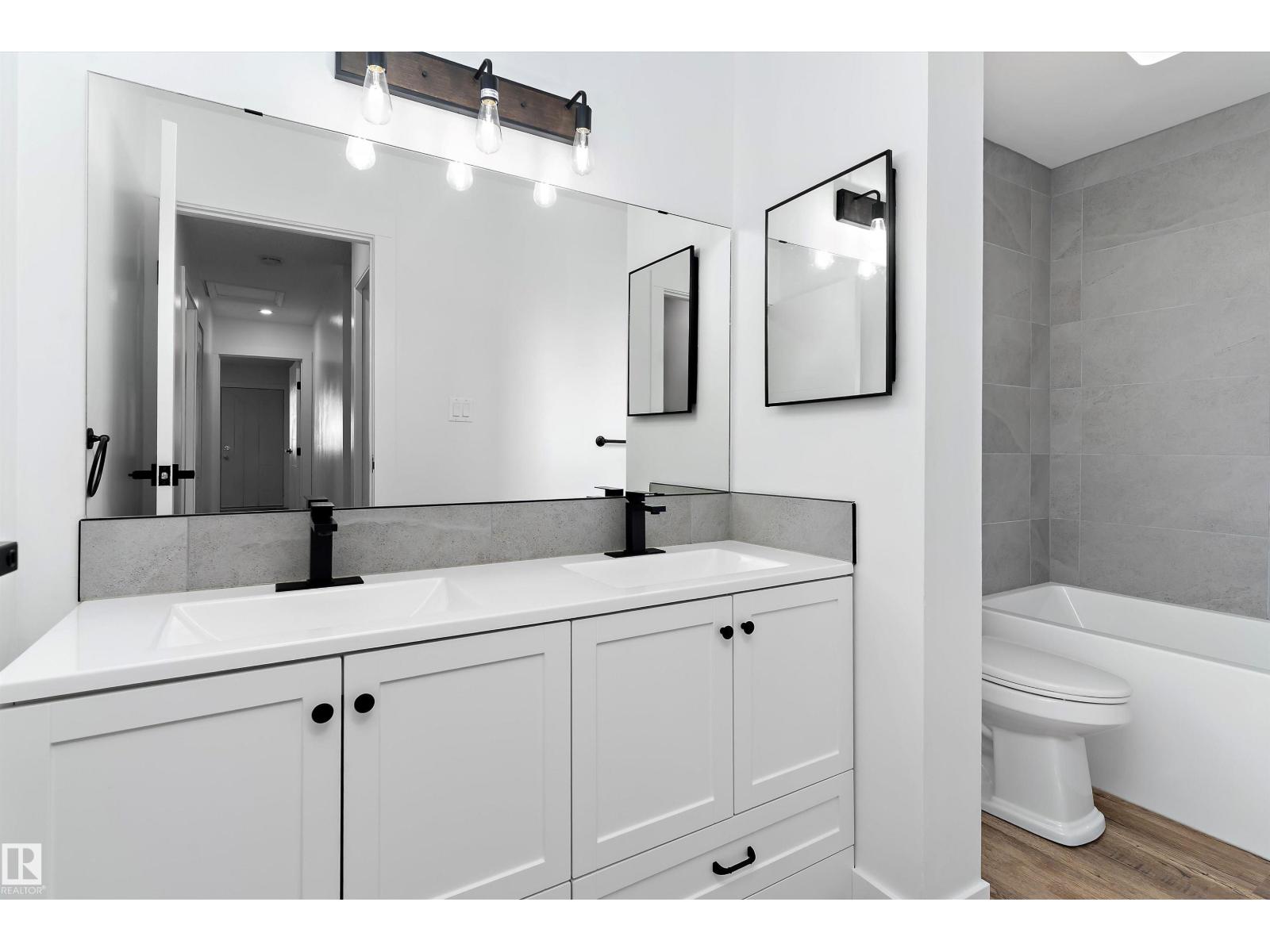 Photo 16 of 13 7604 29 Av Nw, Edmonton AB