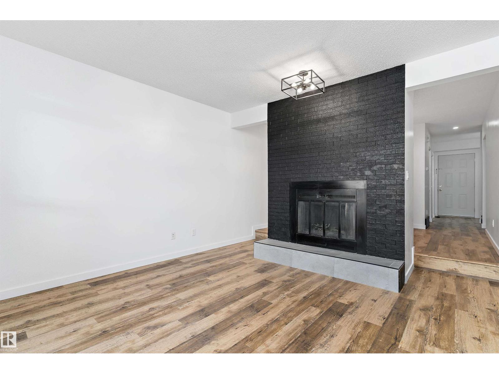 Photo 10 of 13 7604 29 Av Nw, Edmonton AB