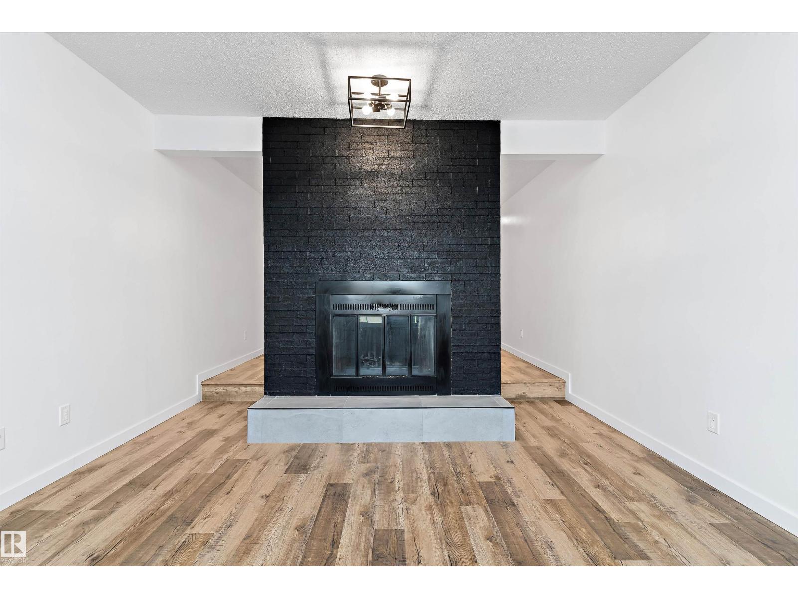Photo 11 of 13 7604 29 Av Nw, Edmonton AB