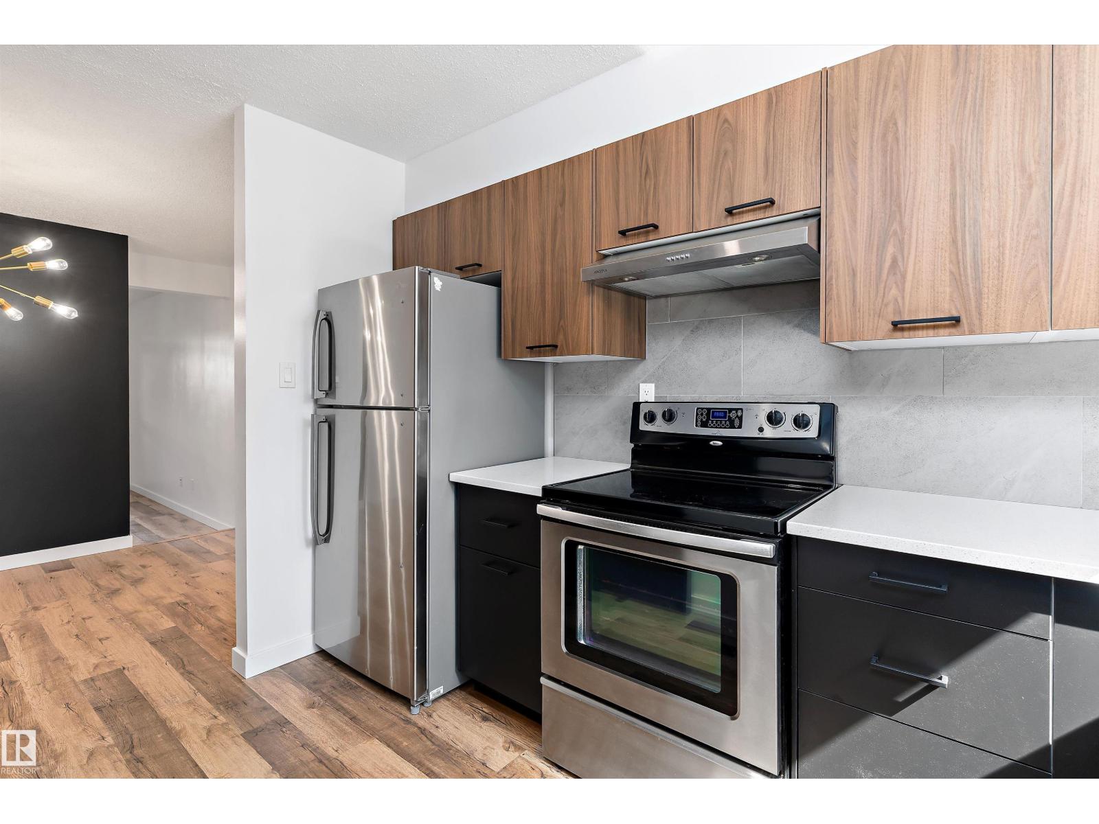 Photo 6 of 13 7604 29 Av Nw, Edmonton AB