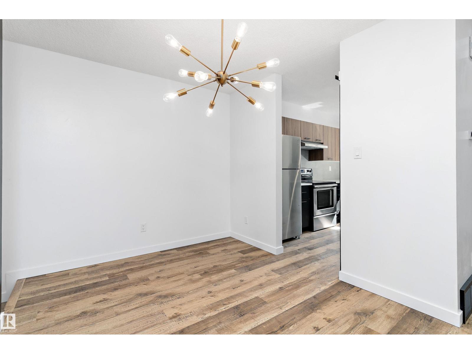 Photo 8 of 13 7604 29 Av Nw, Edmonton AB