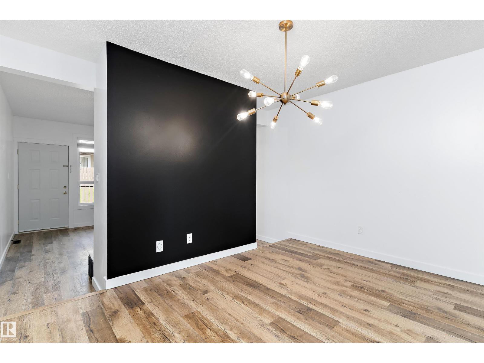 Photo 9 of 13 7604 29 Av Nw, Edmonton AB