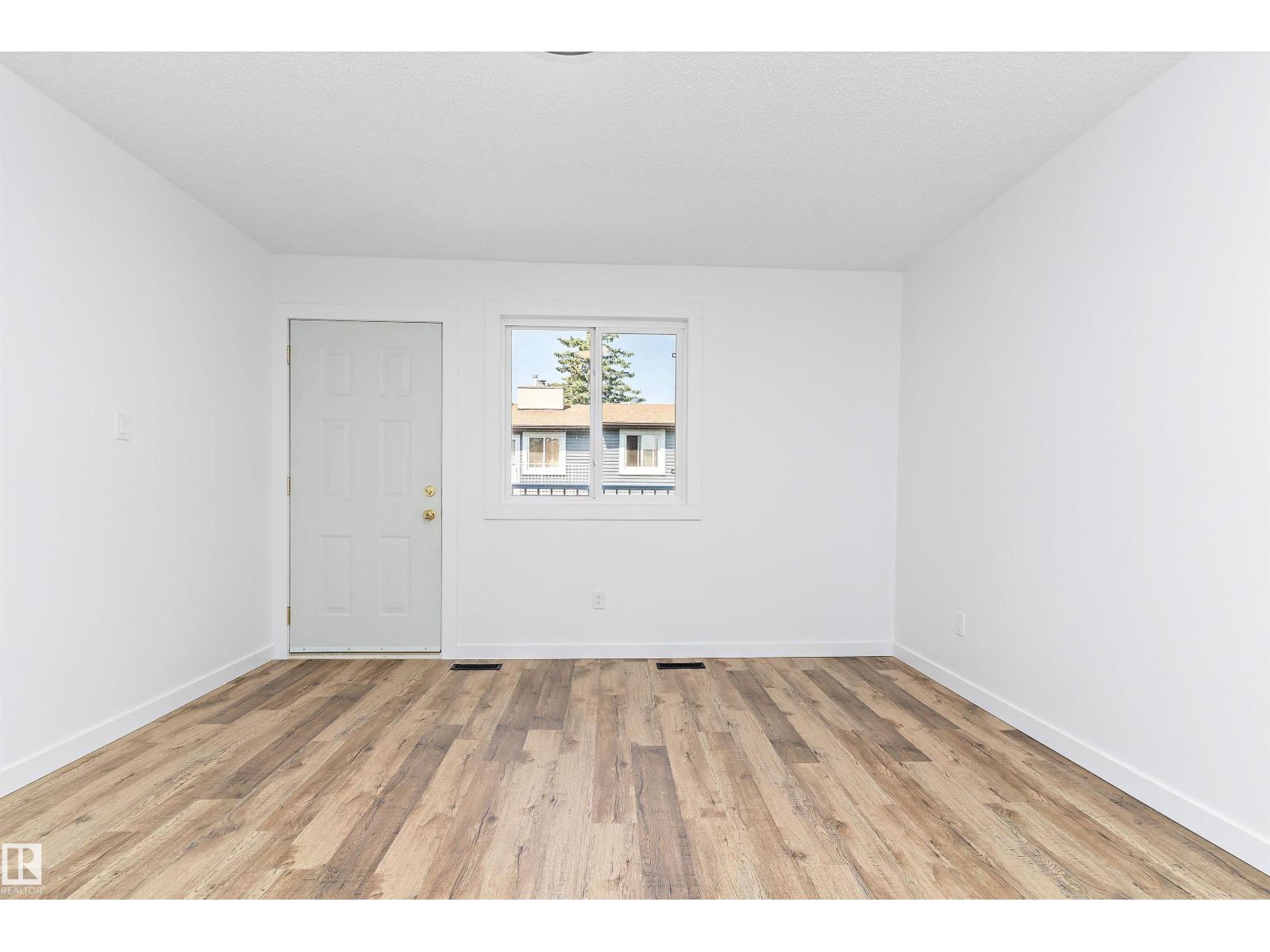 Photo 23 of 13 7604 29 Av Nw, Edmonton AB
