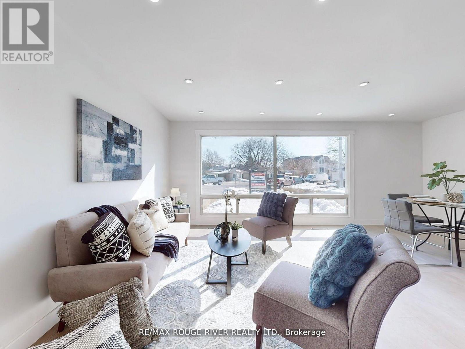Photo 4 of 58 Flintridge Road, Toronto ON