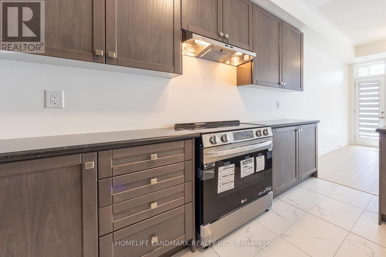 Photo 10 of 70 Riley Reed Lane, Richmond Hill ON